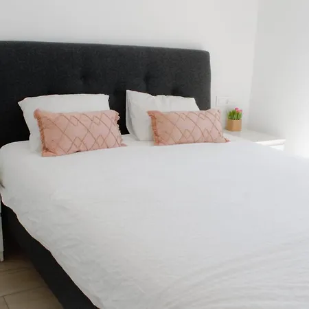 Laguna Resort: Beachfront With Rosa Lagoon Views Apartment