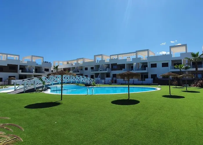 Beautiful In Laguna Overlooking Laguna Rosa In With 2 Bedrooms And 2 Bathrooms * Torrevieja